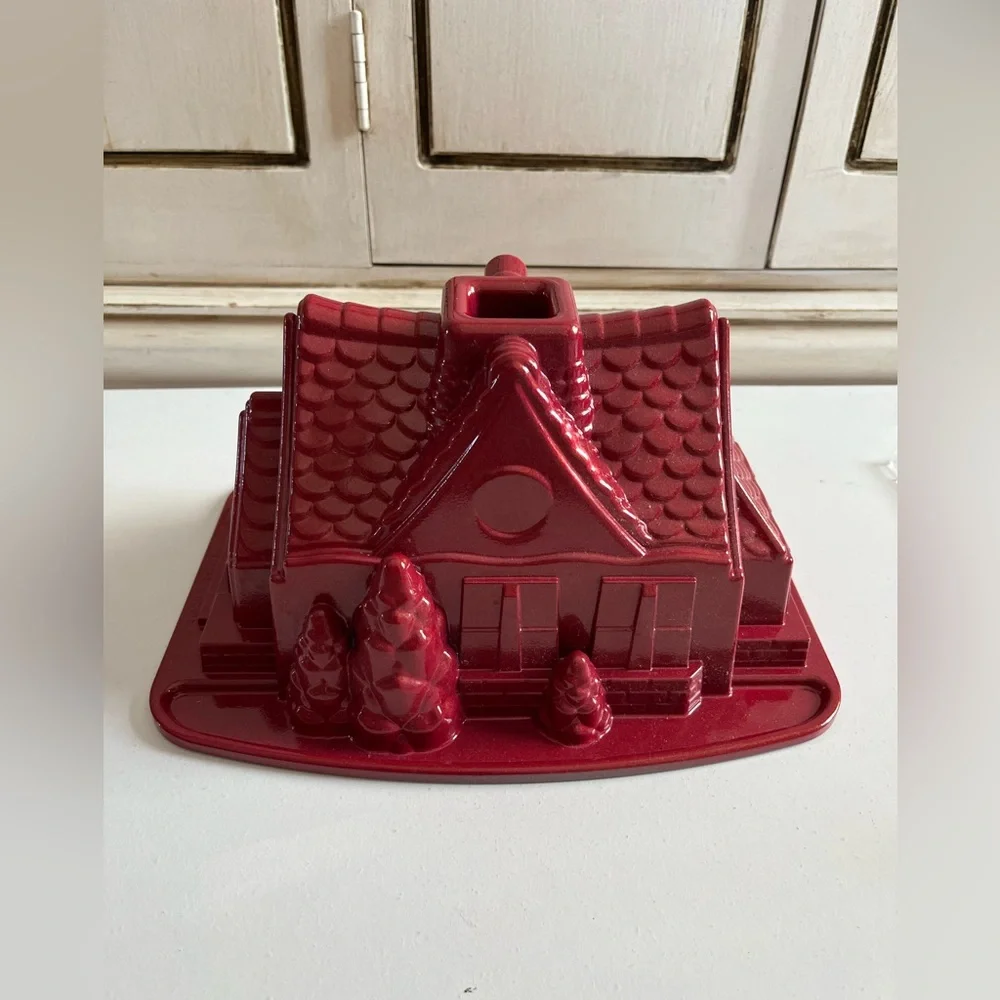 RED NORDIC WARE Gingerbread Christmas House Cake Bundt Pan 9-Cups Holiday Baking